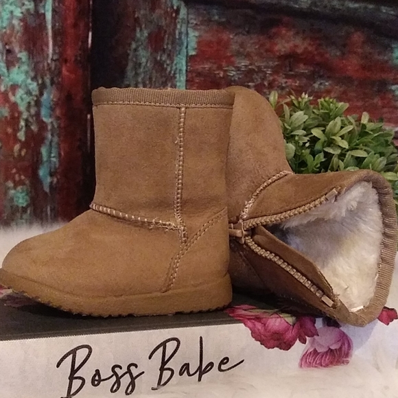 Infant girls winter boots - Picture 2 of 3